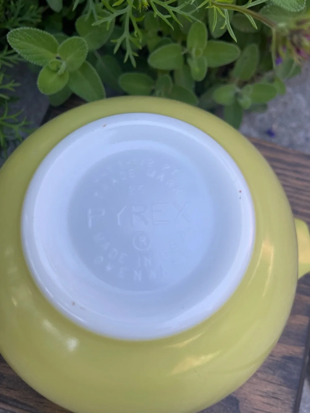 Vintage Yellow Pyrex Cinderella #441 Mixing Bowl 1.5 quart - Picture 3 of 4